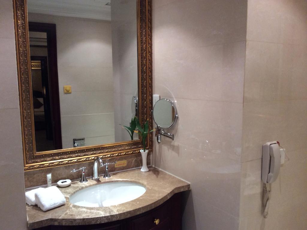 New Paris Hotel Harbin Room photo